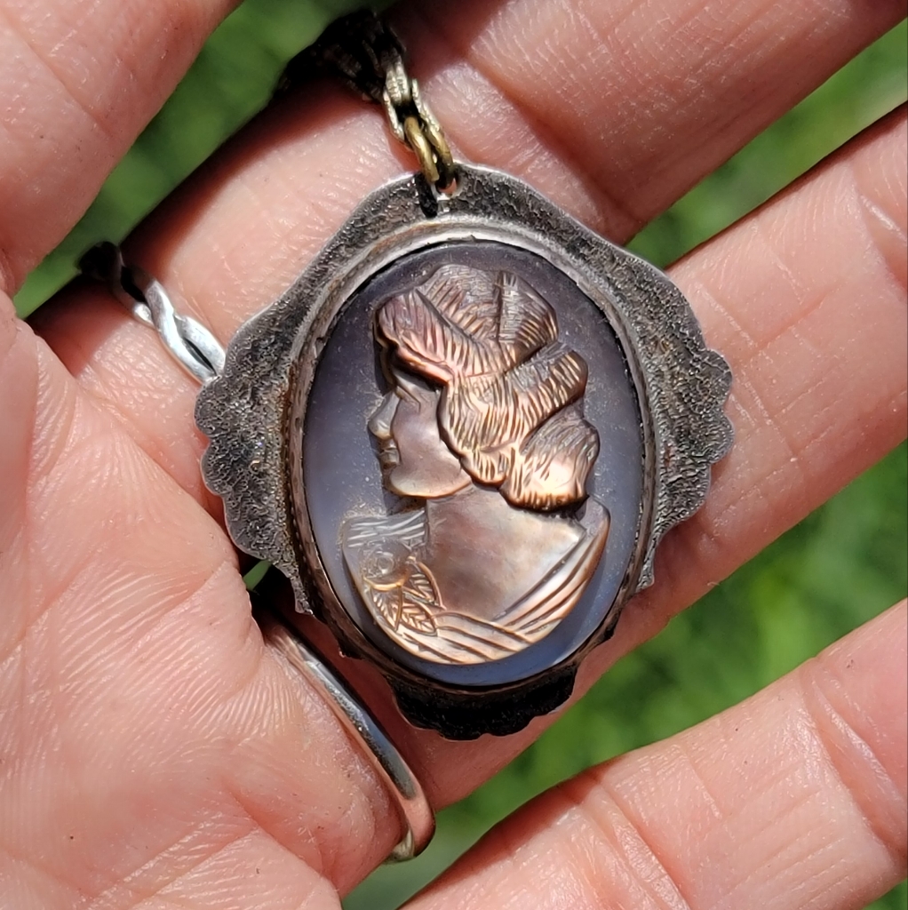 Fascinating Victorian Ombre Shell Cameo Handchased Designs With Unique Interlock 650$
